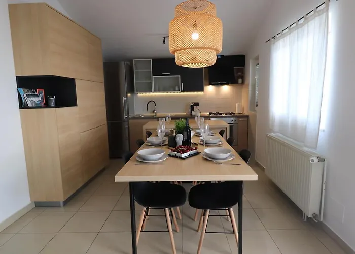 Cozy Designed & Sea View Sulye, Sibenik 扎博里克