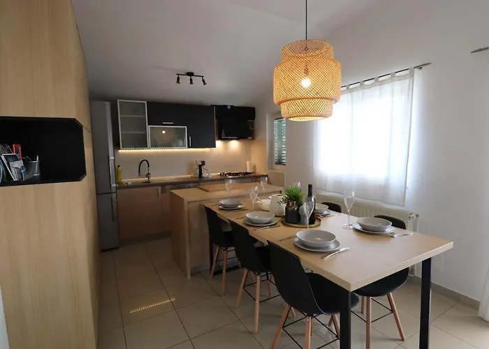 Cozy Designed & Sea View Sulye, Sibenik 公寓