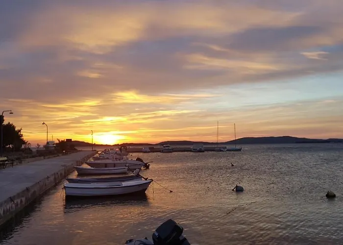 Cozy Designed & Sea View Sulye, Sibenik 公寓